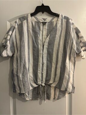 EUC Eddie Bauer top. Like new!!